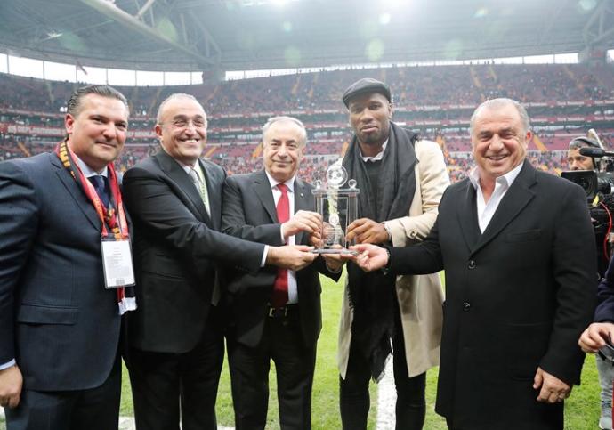 Drogba, Galatasaray'ın Malatyaspor'u 3-0 Yendiği Maçı İzledi, Fenerbahçe Derbisini Yorumladı