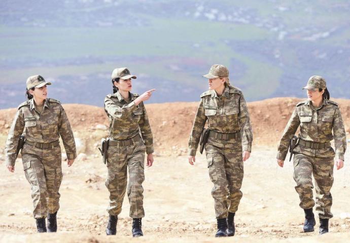 Sıla Gençoğlu Yeni Dövmesini Paylaştı (Ş Harfi Dikkat Çekiyor)