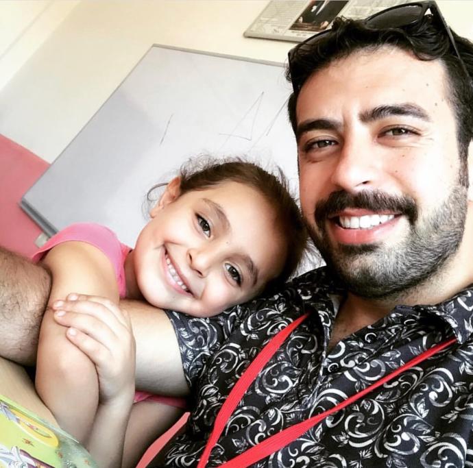 Samimiyet Kokan Bir Köy Öğretmeni: Mardinli Öğrencileriyle Karadeniz Horonu Tepen Murat Öğretmen KizlarSoruyorda!