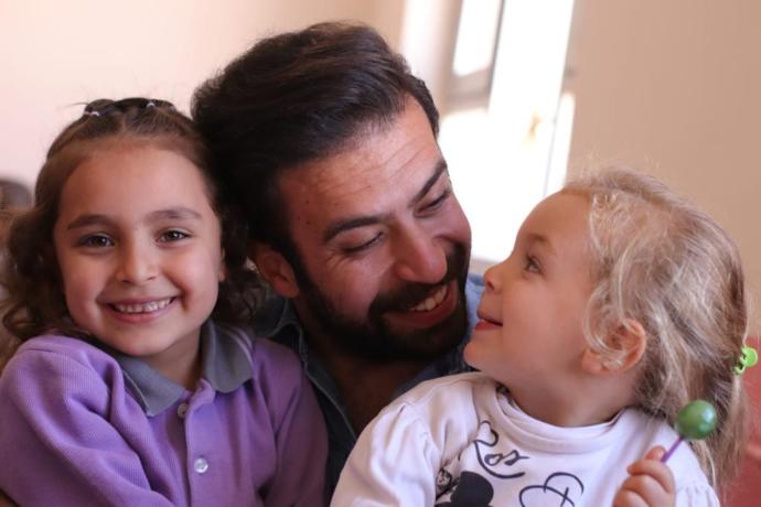 Samimiyet Kokan Bir Köy Öğretmeni: Mardinli Öğrencileriyle Karadeniz Horonu Tepen Murat Öğretmen KizlarSoruyorda!