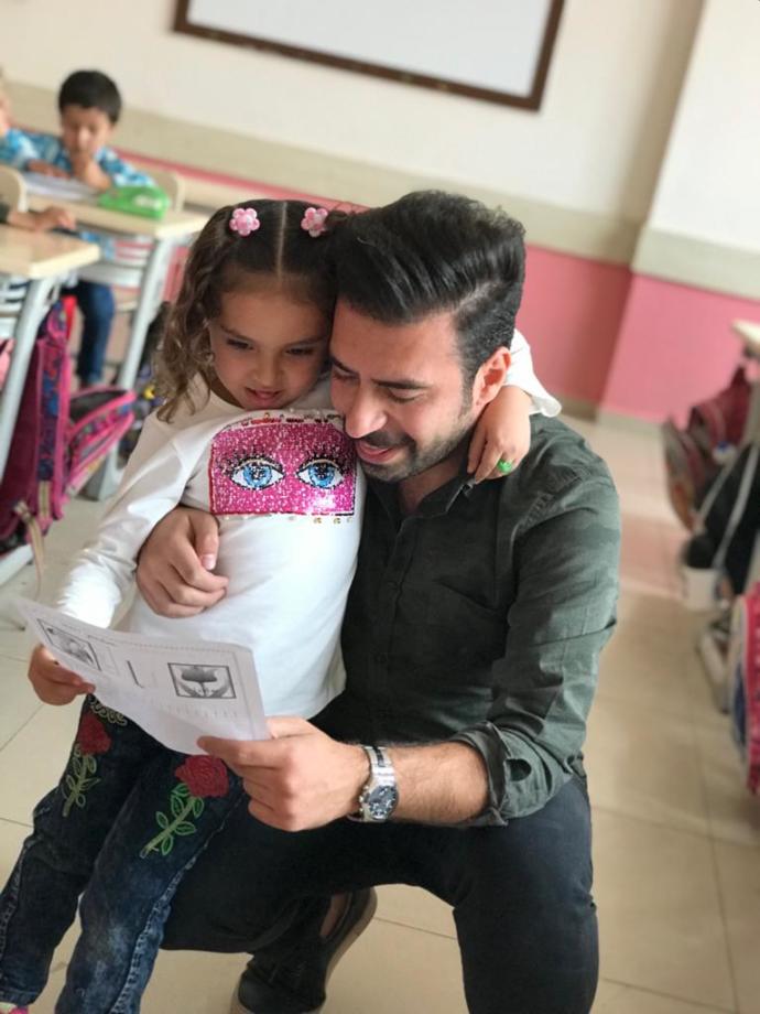 Samimiyet Kokan Bir Köy Öğretmeni: Mardinli Öğrencileriyle Karadeniz Horonu Tepen Murat Öğretmen KizlarSoruyorda!