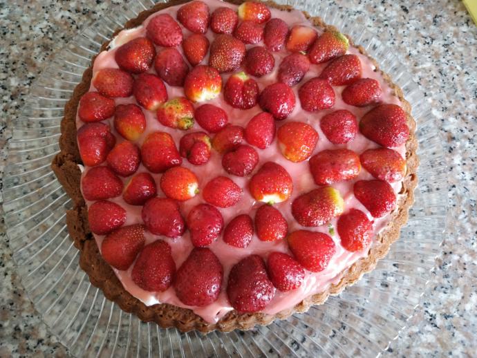 Ekşimsi Tatlı Tart Kekten Orman Meyvesi Soslu Ağlayan Pasta