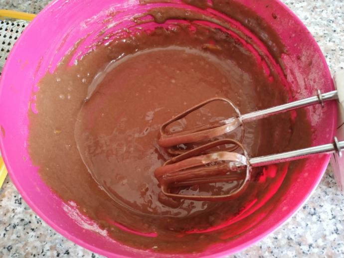 Ekşimsi Tatlı: Tart Kekten Orman Meyvesi Soslu Ağlayan Pasta