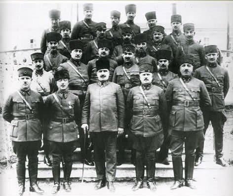 Kara kalpaklı kahraman paşalarımız.