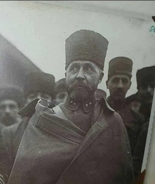 Kurtuluş Savaşı üst kadrosundaki yegane sakallı komutan olduğundan dolayı kendisine