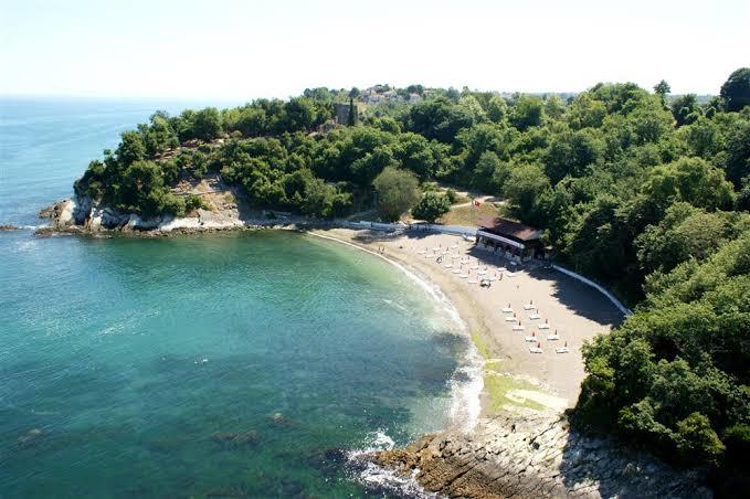 Ceneviz Kalesi Plajı