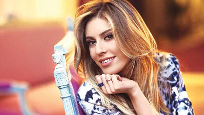 Sinem Kobal dişleri