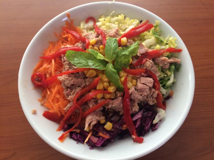 Konserve Ton Balığı İle Şipşak Salata Tarifi!