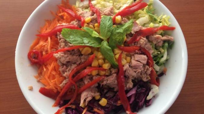 Konserve Ton Balığı İle Şipşak Salata Tarifi!