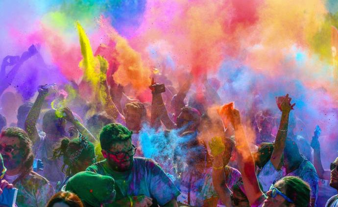 'Renkli Koşu' Festivali İzmir'de Gerçekleştirildi