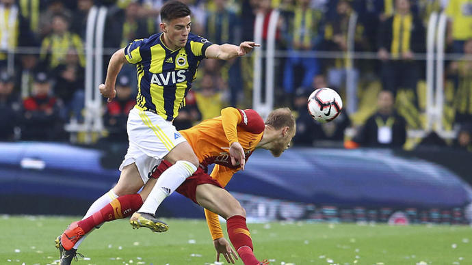 Fenerbahçe ile Galatasaray 1-1 Berabere Kaldı, Hakem Ali Palabıyık Maça Damga Vurdu