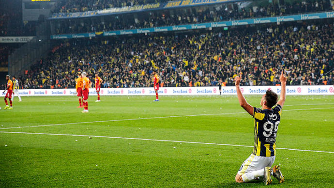 Fenerbahçe ile Galatasaray 1-1 Berabere Kaldı, Hakem Ali Palabıyık Maça Damga Vurdu