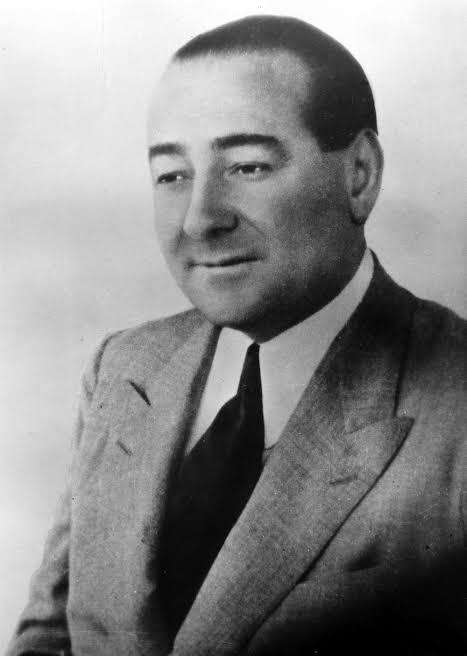 Kurtuluş Savaşı'ndan istiklâl iadalyası ile çıkan CHP Aydın Milletvekili Adnan Menderes.