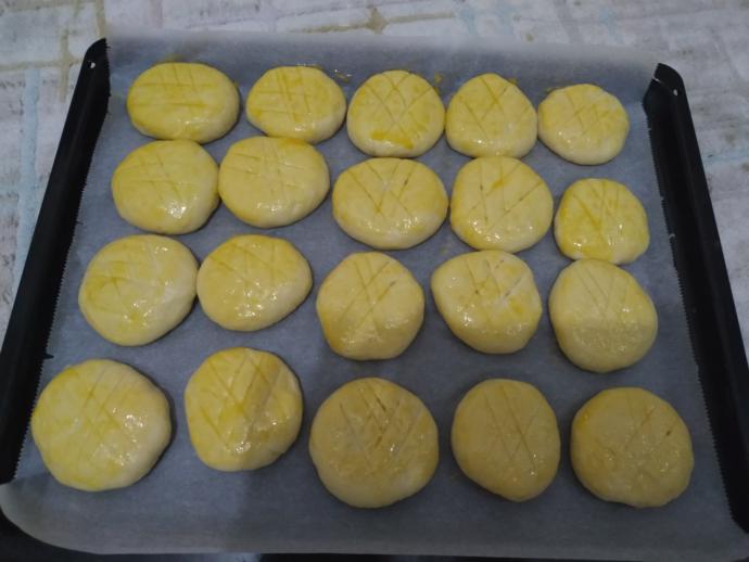 Sabah Kahvaltılarının Vazgeçilmezi Pofuduk Pastane Usulü Kaşarlı Poğaça Tarifi