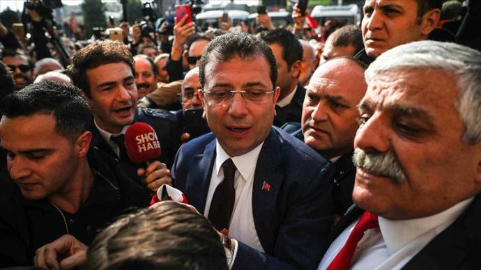Ekrem İmamoğlu Mazbatasını Aldı.