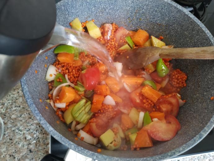Tam Bir Şifa Kaynağı Olan Çorba: Sebzeli Mercimek Çorbası