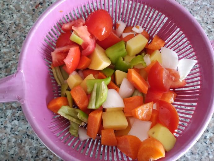 Tam Bir Şifa Kaynağı Olan Çorba: Sebzeli Mercimek Çorbası