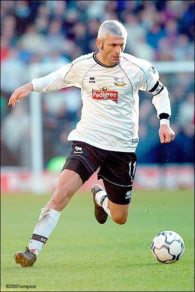 Futbol Oynayışları ve Tarzları ile 90'lı Yıllara Damga Vuran Futbolcular
