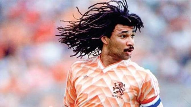 Futbol Oynayışları ve Tarzları ile 90'lı Yıllara Damga Vuran Futbolcular