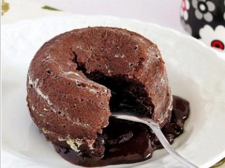 Şelaleyi Andıran Akışkan Çikolatasıyla Ağızları Sulandıran Bir Tatlı: Şelale Muffin