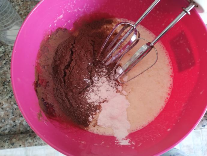 Şelaleyi Andıran Akışkan Çikolatasıyla Ağızları Sulandıran Bir Tatlı: Şelale Muffin