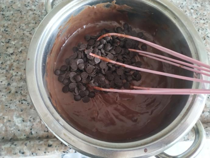Şelaleyi Andıran Akışkan Çikolatasıyla Ağızları Sulandıran Bir Tatlı: Şelale Muffin