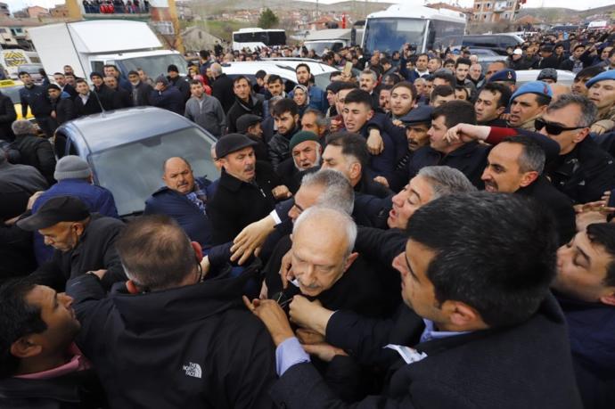 CHP Lideri Kemal Kılıçdaroğlu Şehit Cenazesinde Saldırıya Uğradı (Ankara)