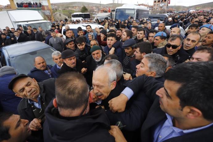 CHP Lideri Kemal Kılıçdaroğlu Şehit Cenazesinde Saldırıya Uğradı (Ankara)