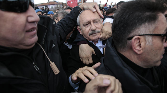 CHP Lideri Kemal Kılıçdaroğlu Şehit Cenazesinde Saldırıya Uğradı (Ankara)