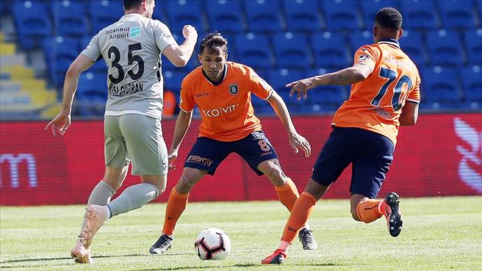 Başakşehir'den Kritik Puan Kaybı, Galatasaray İle Puan Farkı 3'e İndi
