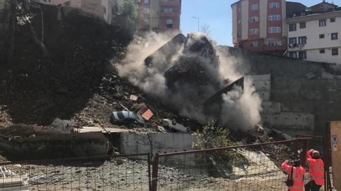İstanbul Kağıthane'de 4 Katlı Bina Çöktü!