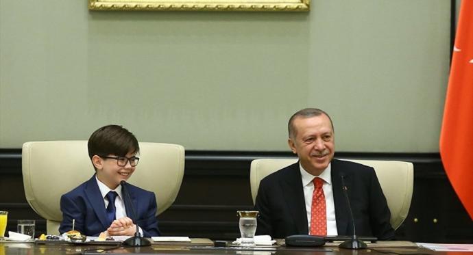Erdoğan, Çocuklarla Şarkı Söyledi