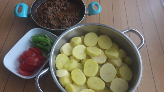 Patates ve Kıymanın Ağızlara Şenlik Lezzeti: Patates Oturtma Tarifi
