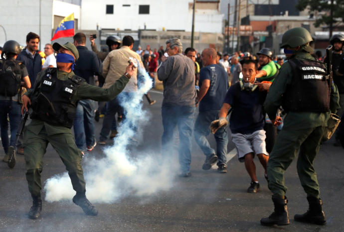 Venezuela'da Küçük Bir Askeri Grup Darbe Girişiminde Bulundu
