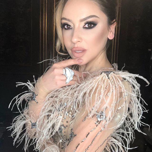 Hadise, Erhan Çelik ve Murat Gezer İle Aşk Yaşadığı İddialarına Instagram'dan Yanıt Verdi