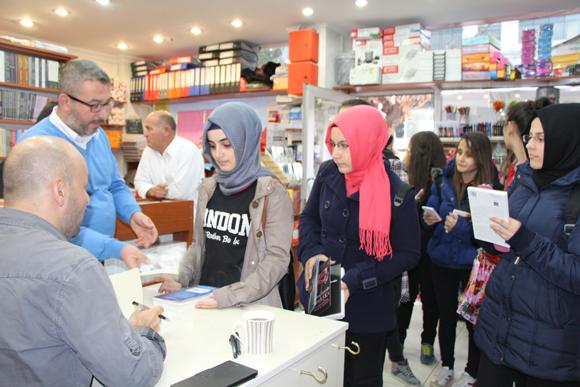 Yazdığı Kitaplarla Bizi Kalbimizden Vuran Yazar 