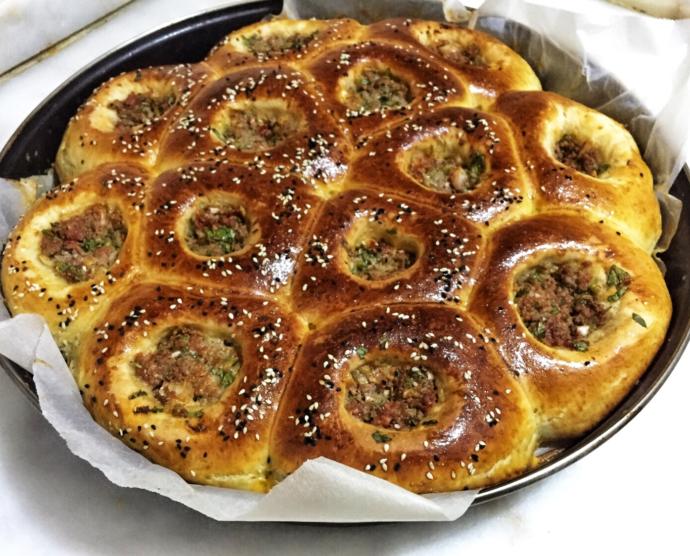Yumuşacık ve Mayalı “Kıymalı Poğaça” Tarifi!