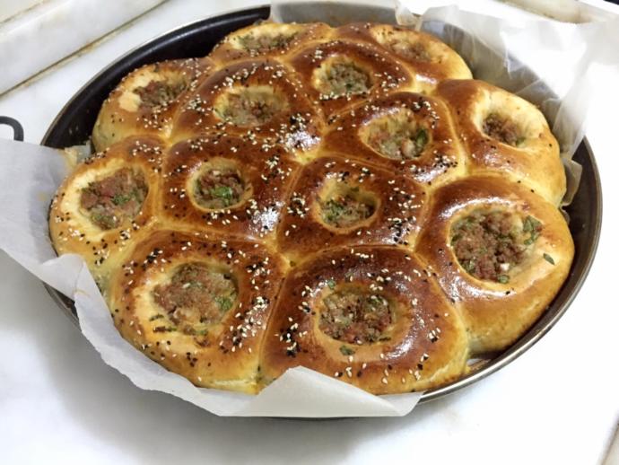 Yumuşacık ve Mayalı “Kıymalı Poğaça” Tarifi!