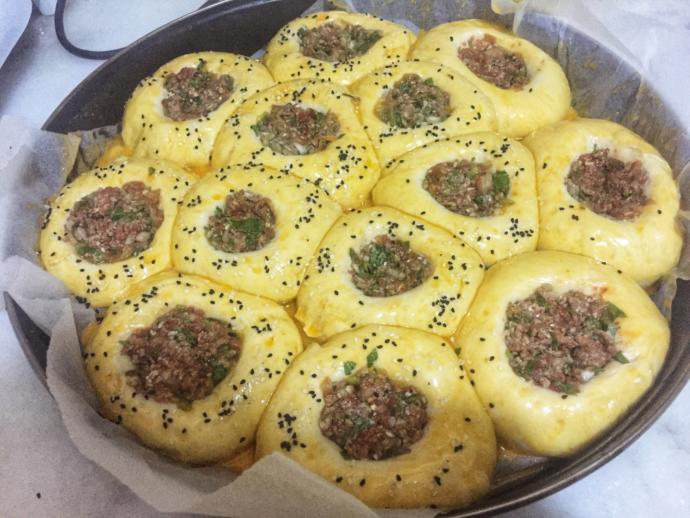 Yumuşacık ve Mayalı “Kıymalı Poğaça” Tarifi!