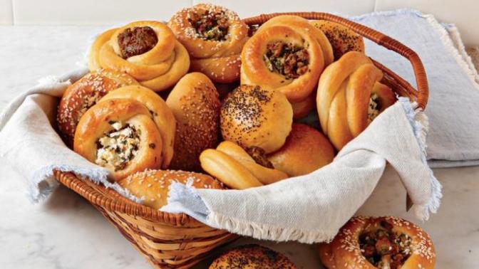 Yumuşacık ve Mayalı “Kıymalı Poğaça” Tarifi!