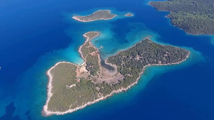 Mavilere Açılan Umut Kapıları: Türkiye'nin Cenneti Andıran Koyları