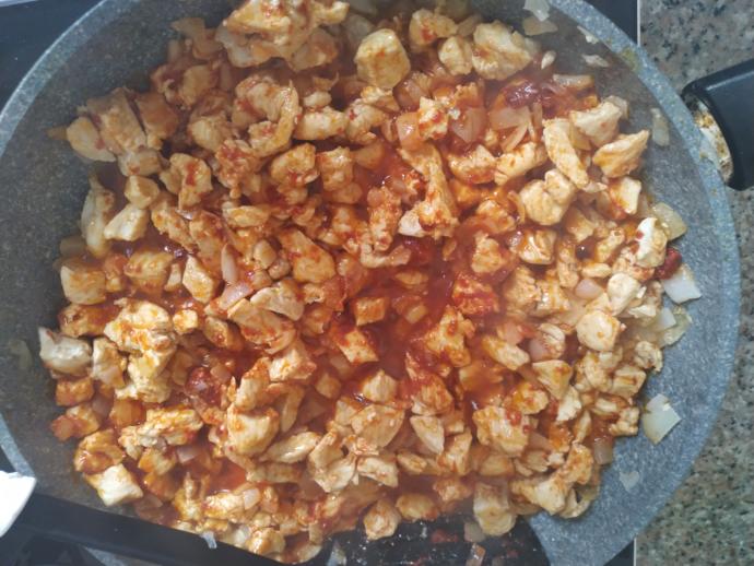 Ne Yemek Yapsam Diye Düşünenlere Dumanı Üstünde Enfes Bir Tarifim Var: Mantarlı Tavuk Sote