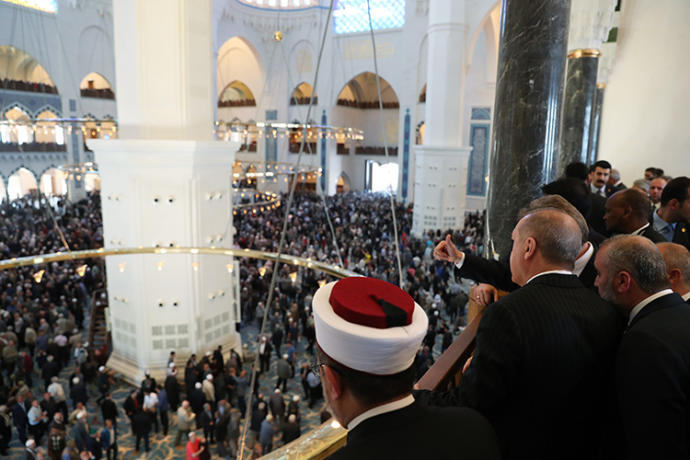 Büyük Çamlıca Camisi Açıldı (Dünyanın En Büyük Alemine Sahip)