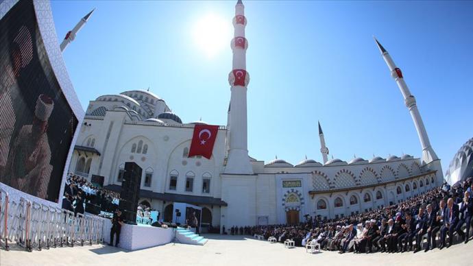 Büyük Çamlıca Camisi Açıldı (Dünyanın En Büyük Alemine Sahip)