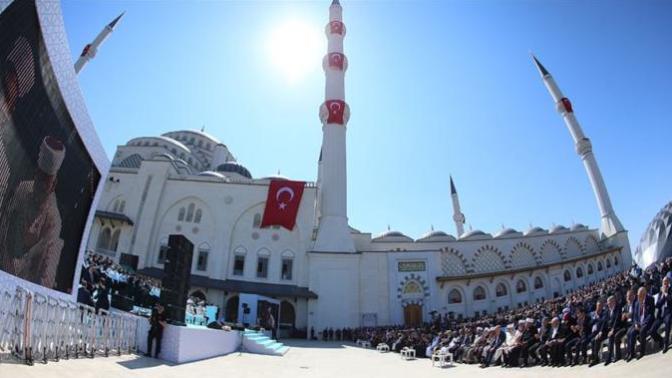 Büyük Çamlıca Camisi Açıldı (Dünyanın En Büyük Alemine Sahip)