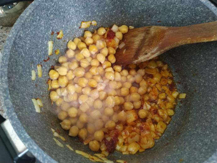 Sulu Yemeklerin Yanında Olmazsa Olmaz Bir Lezzet: Nohutlu Bulgur Pilavı
