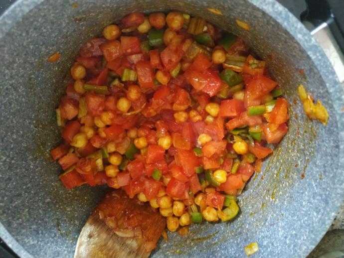 Sulu Yemeklerin Yanında Olmazsa Olmaz Bir Lezzet: Nohutlu Bulgur Pilavı