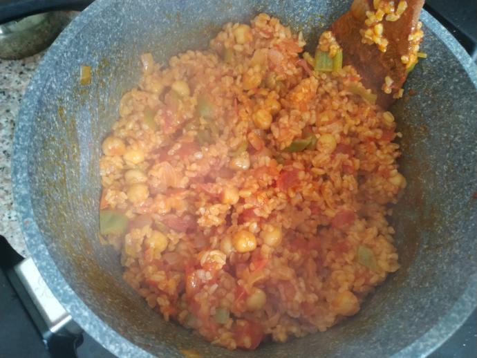 Sulu Yemeklerin Yanında Olmazsa Olmaz Bir Lezzet: Nohutlu Bulgur Pilavı