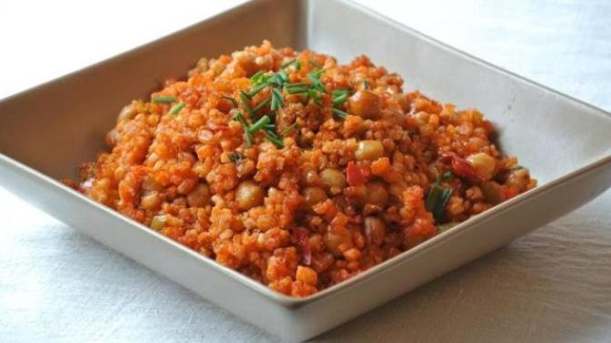 Sulu Yemeklerin Yanında Olmazsa Olmaz Bir Lezzet: Nohutlu Bulgur Pilavı
