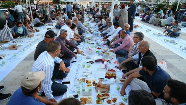11 Ayın Sultanı Ramazan ve Orucun İlk Günü!